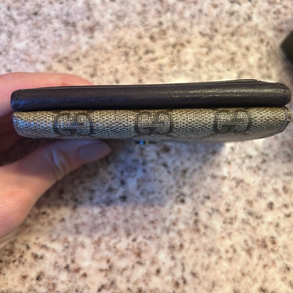 Gucci Supreme Monogram Cardholder - Picture 2 of 8